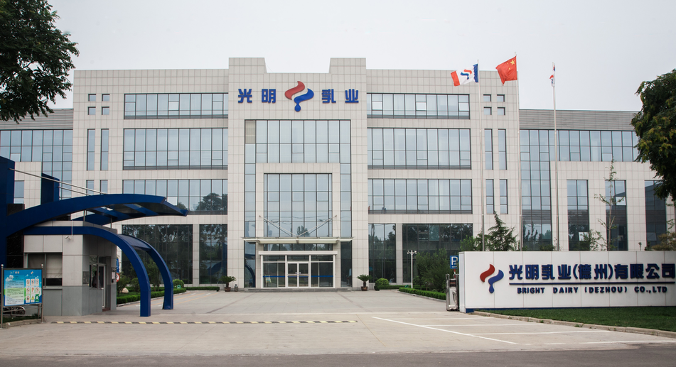 建筑旁的路上行駛
描述已自動生成